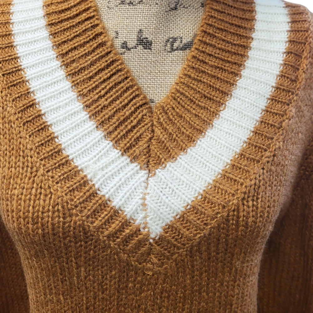 Chloah Sweater Dress with Oversized Flared Sleeves - Picture 4 of 8